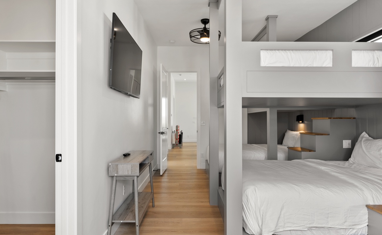 2 Twin/Double + Double/Double Bunks