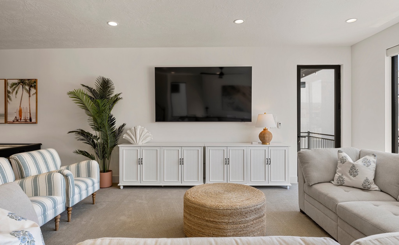 2nd Floor Family Room