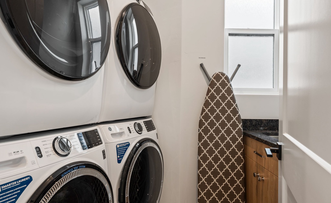 2 Washer and Dryer Sets