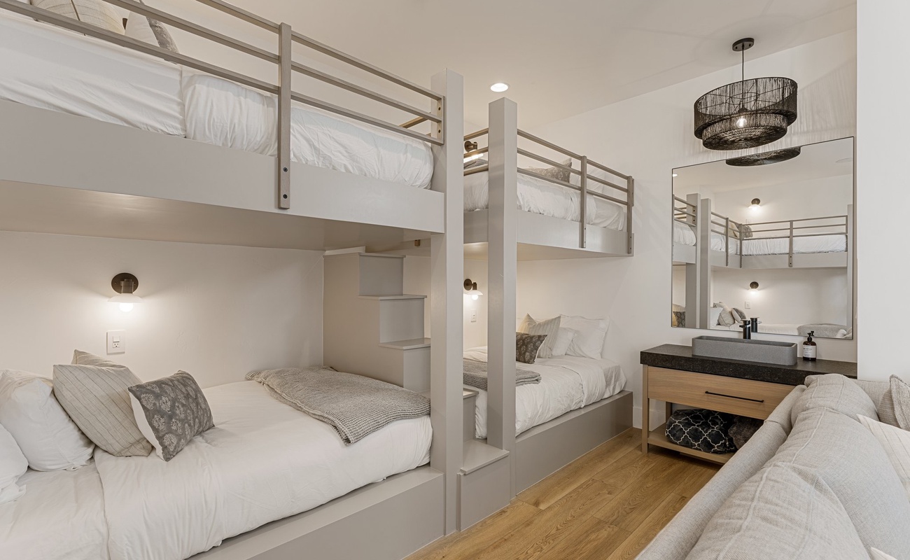 2 Queen/Queen Bunks + Twin/Twin Bunk