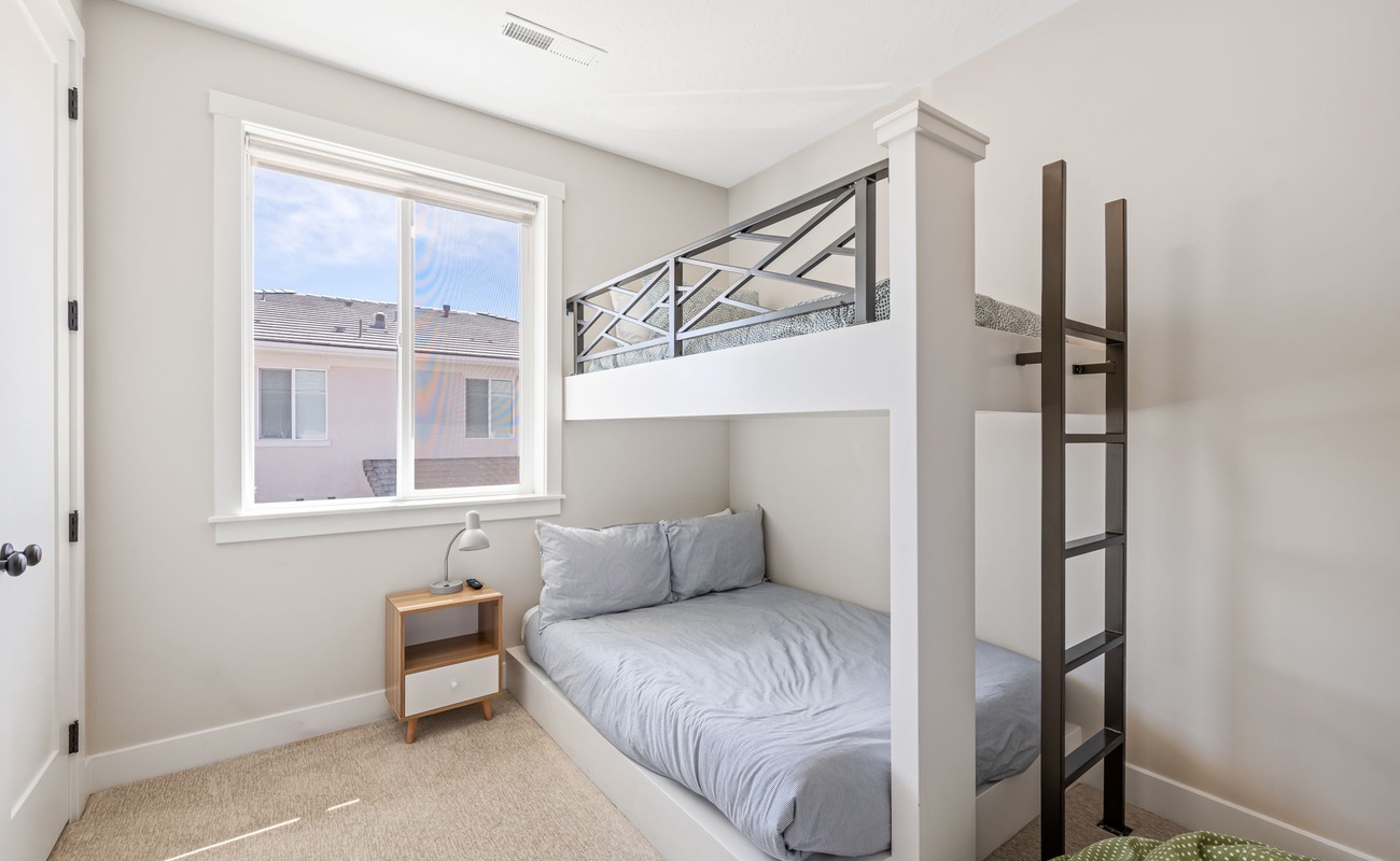 Twin/Full Bunk Room #2