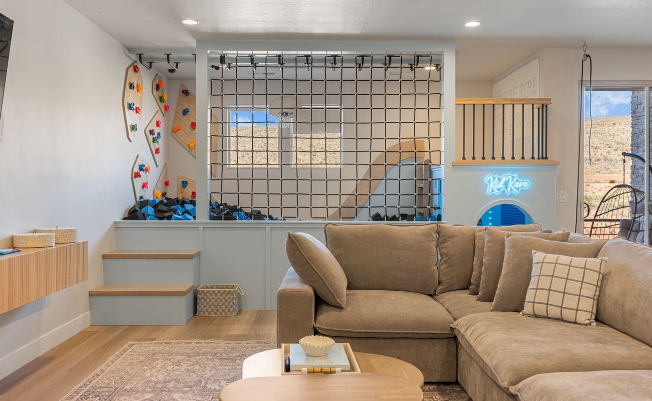 2nd Floor Family Room