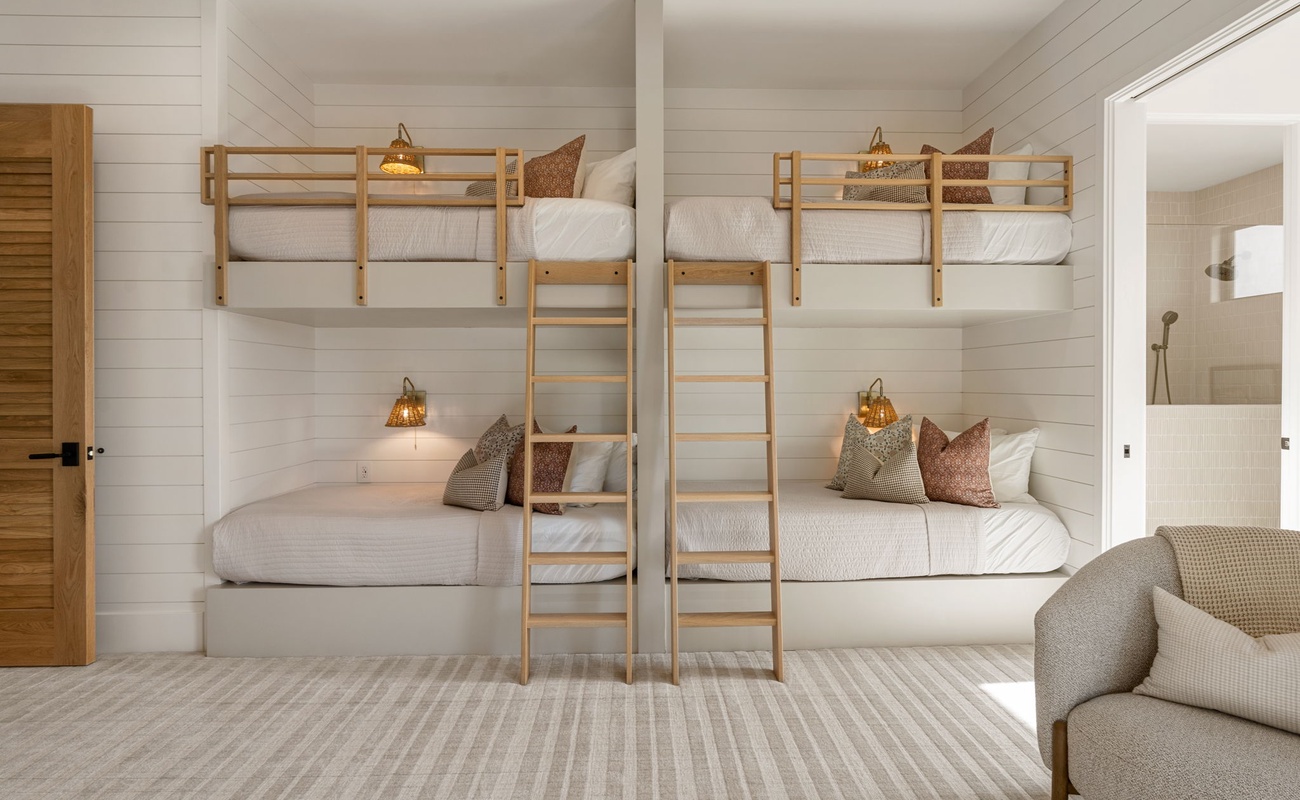 2 Queen/Queen + 2 Twin/Twin Bunks