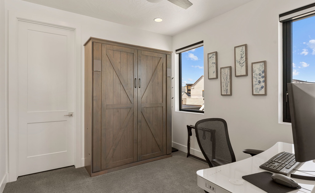 Murphy Bed/Office