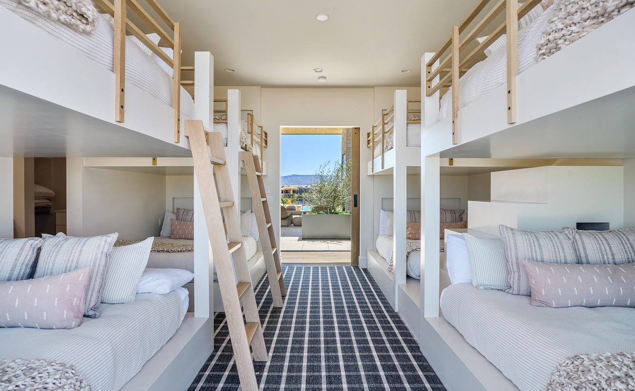 4 Queen / Queen Bunk Beds / Attached Bath