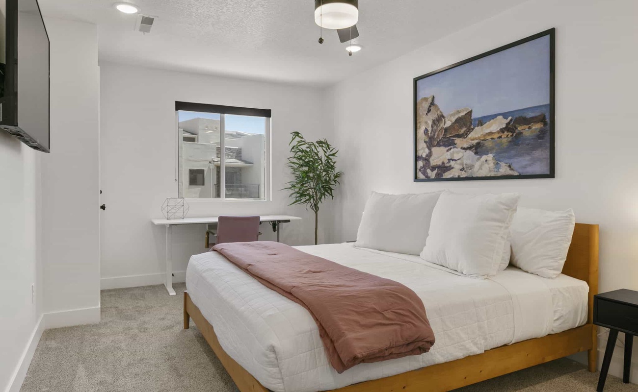 2nd Floor King Bedroom