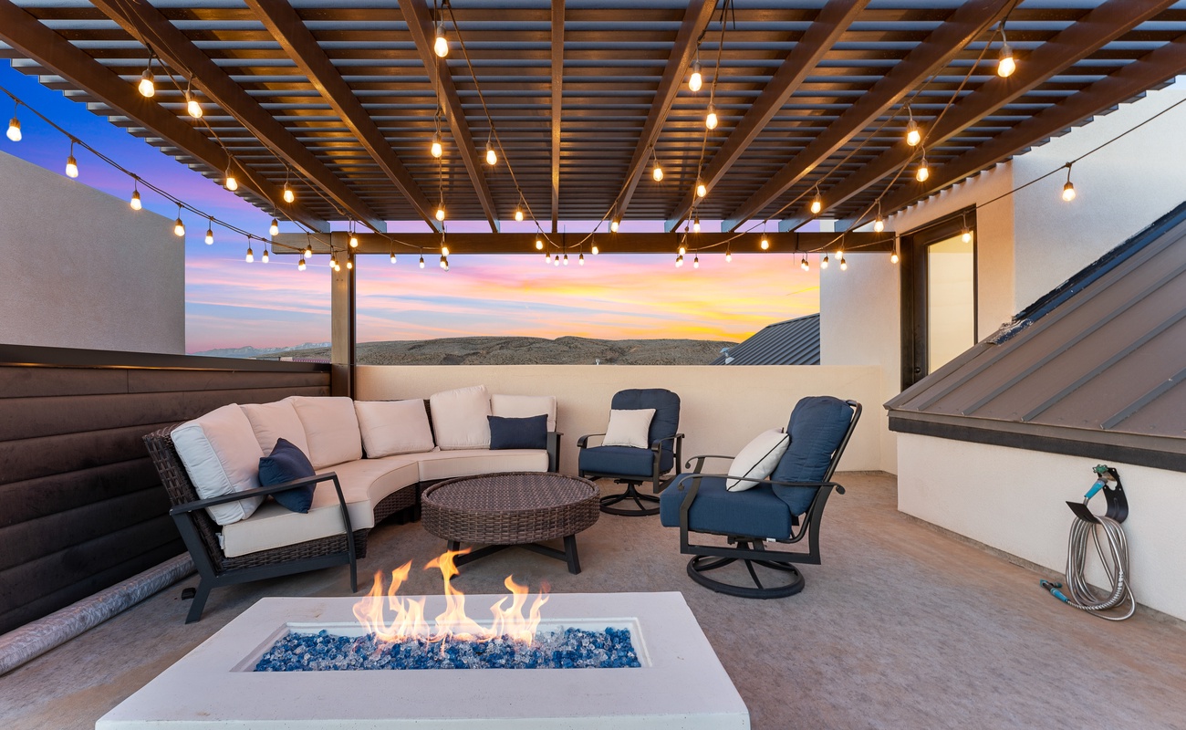 Firepit and Outdoor Seating