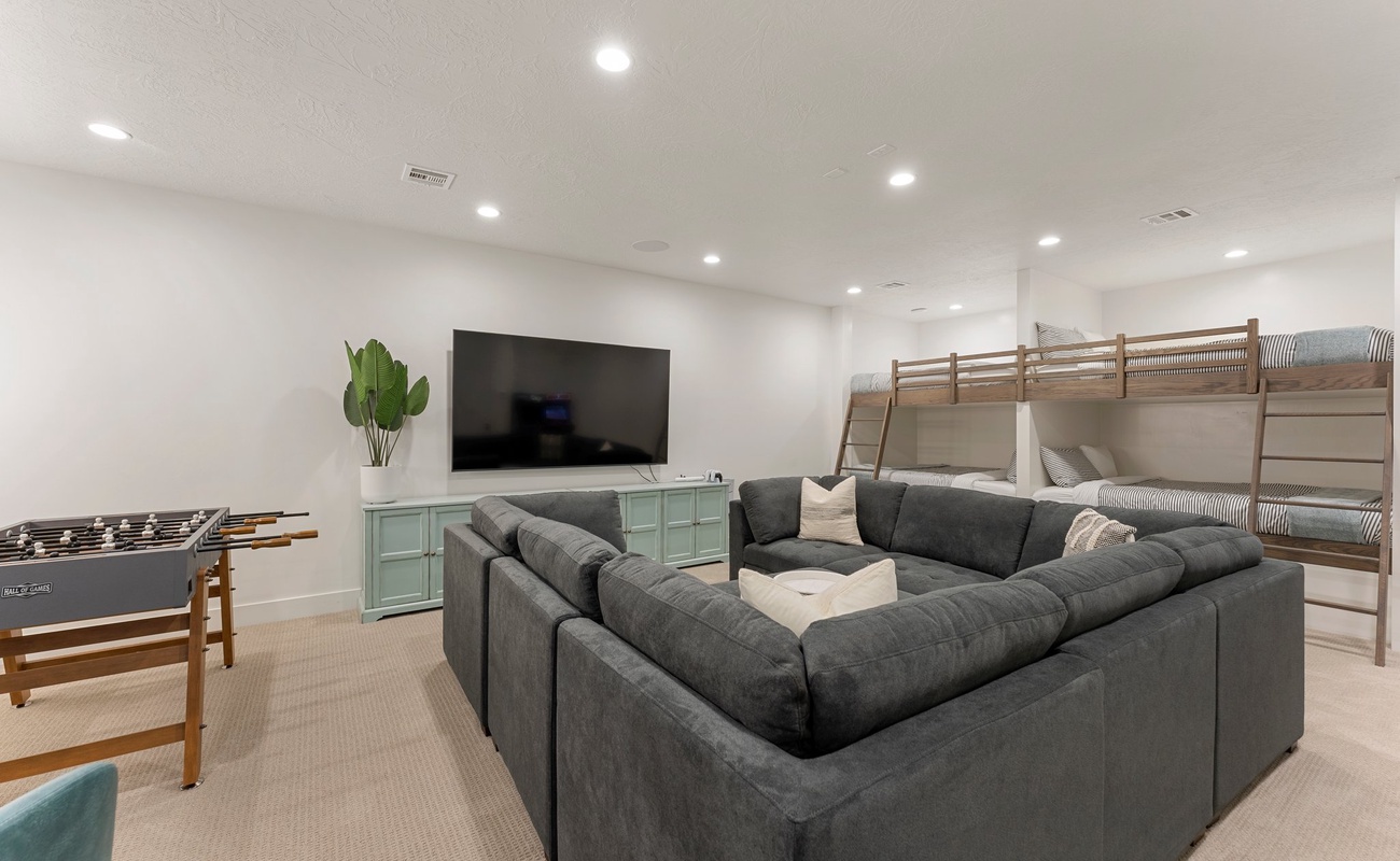 2 Queen/Queen Bunk Beds + Trundle/ Game Room