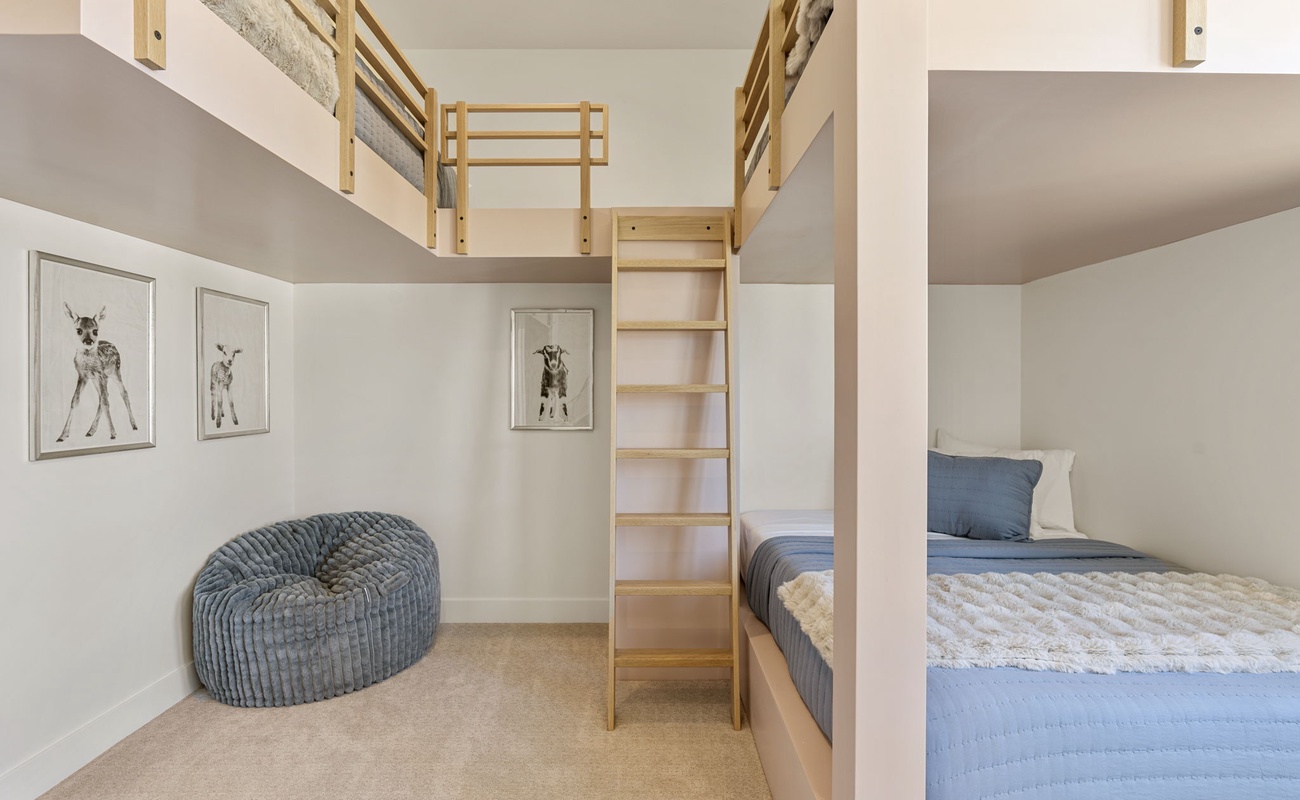 Queen/Queen Bunk + Twin Bed