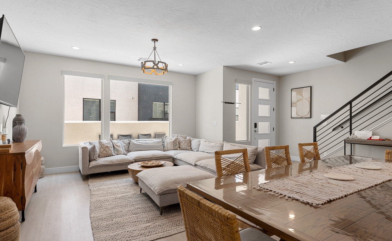 Living Room / Dining Table