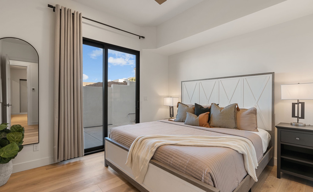 House 1: King bedroom