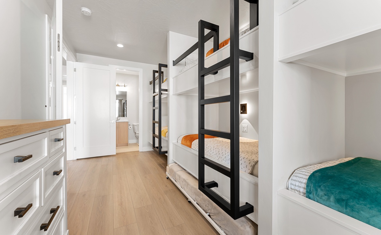 3 Sets of T/T Bunks, 2 Twins