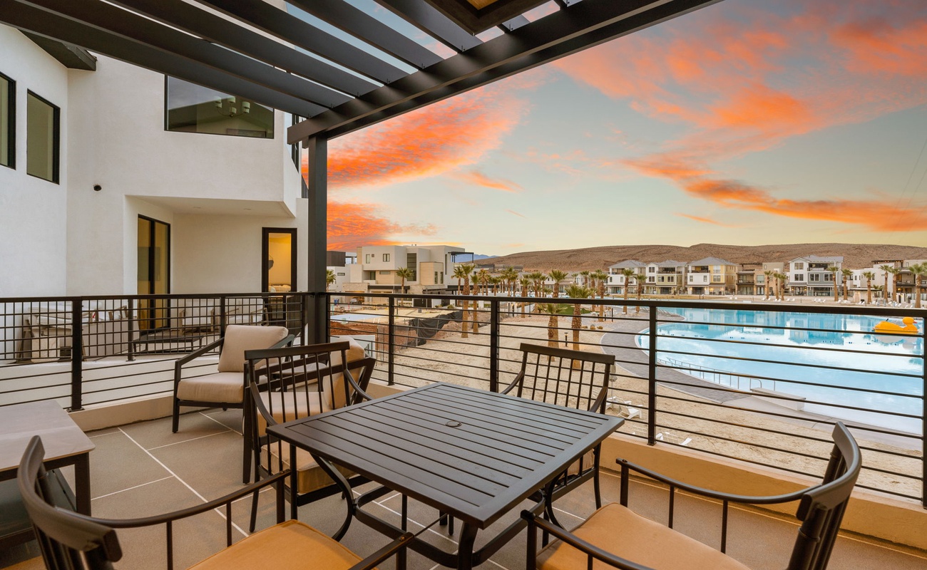 Unit B - Outdoor Seating