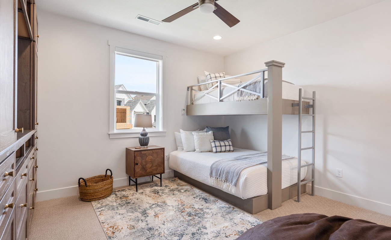 1T/Q, 1T Chair Pull-Out(M) Bunk Room