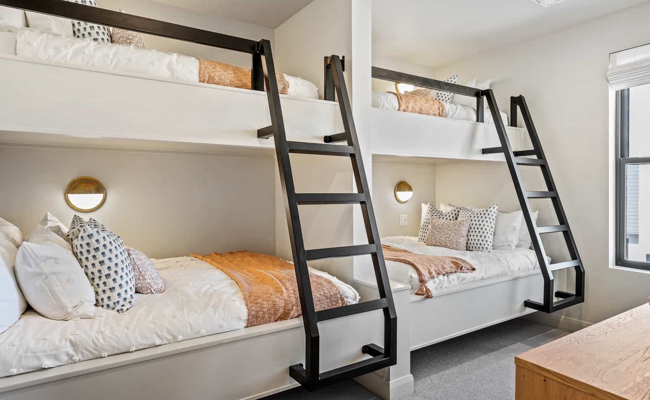 Twin/Full Bunk Bed
