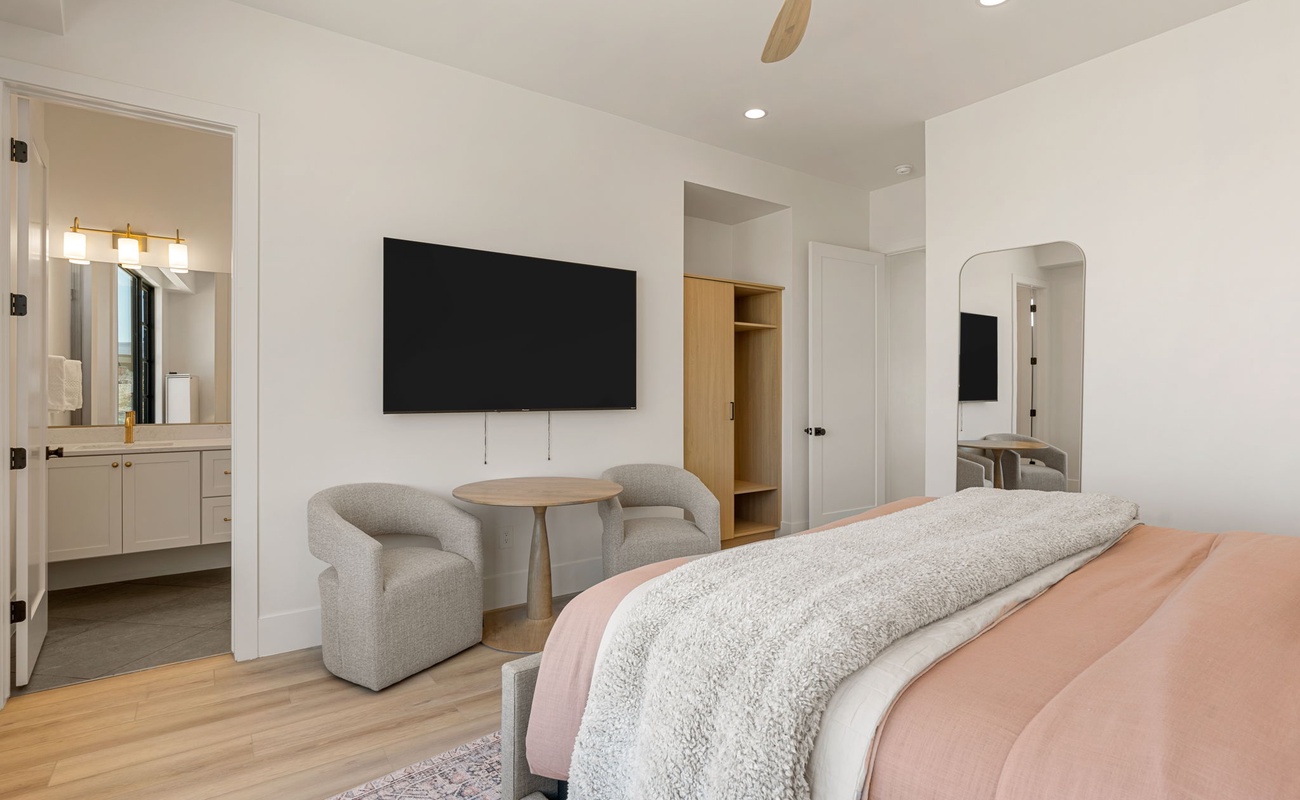 Unit C - King Bedroom