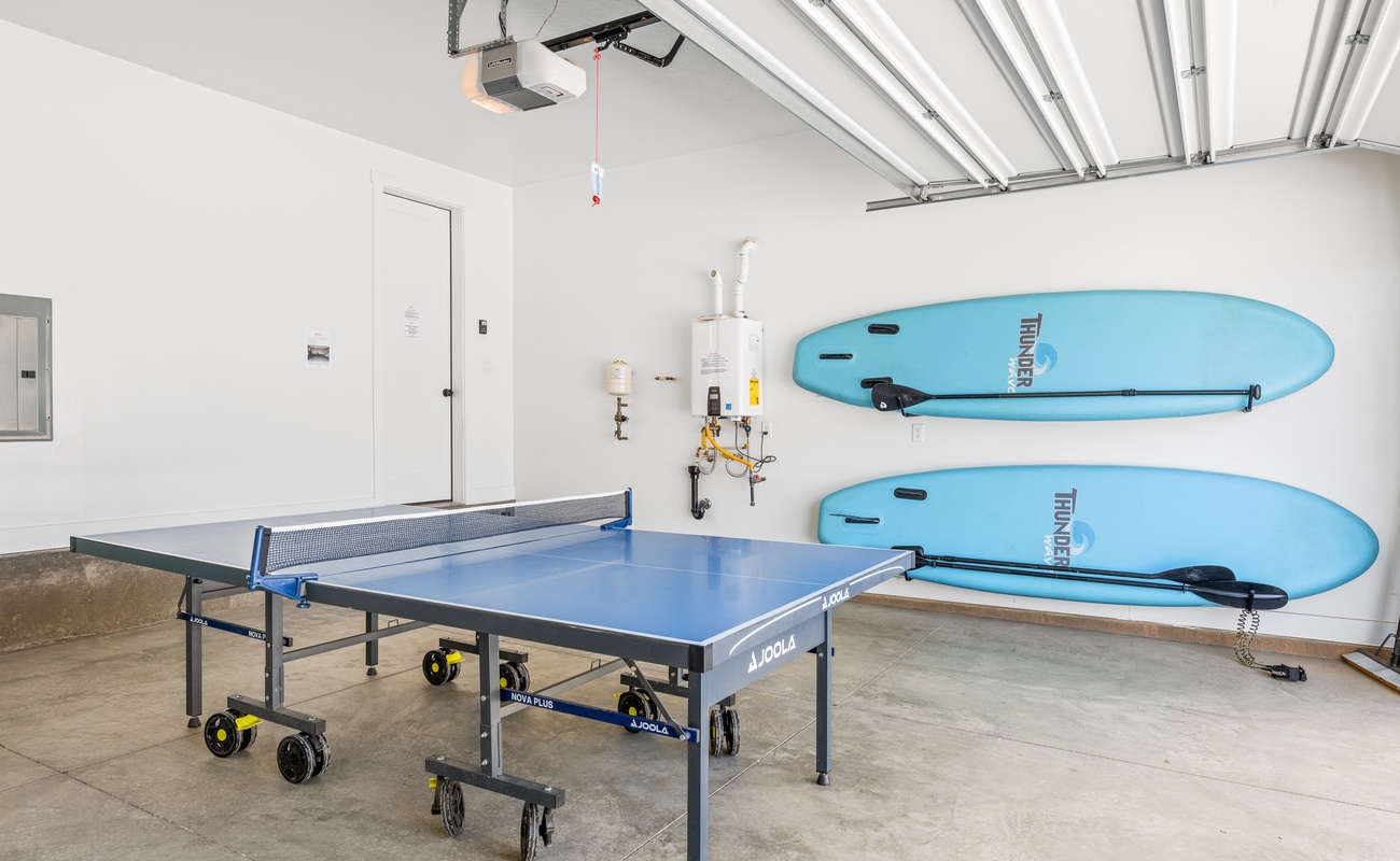 House 1: Garage - 2 Paddleboards & Ping Pong Table