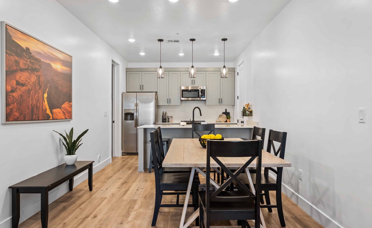 Kitchen / Dining Area