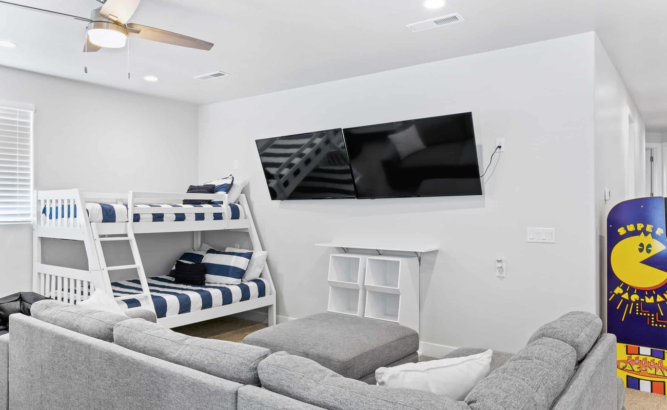 Loft Space with Twin / Full Banks