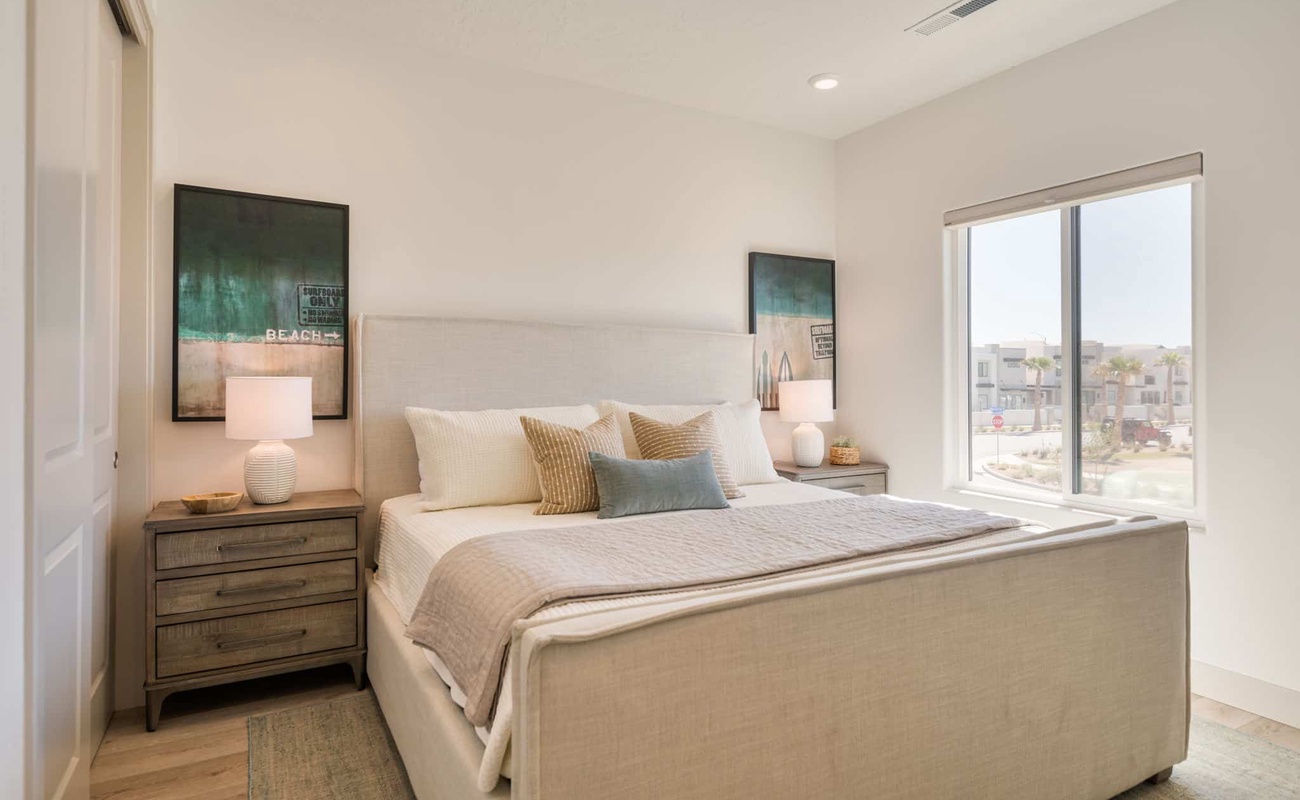 King Bed / Attached Bath