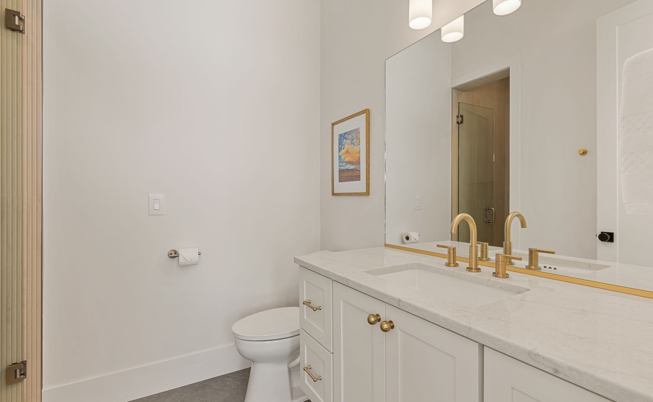 Unit B - Bathroom