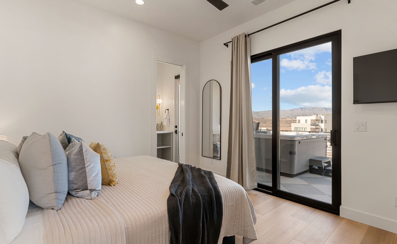 House 1: King bedroom