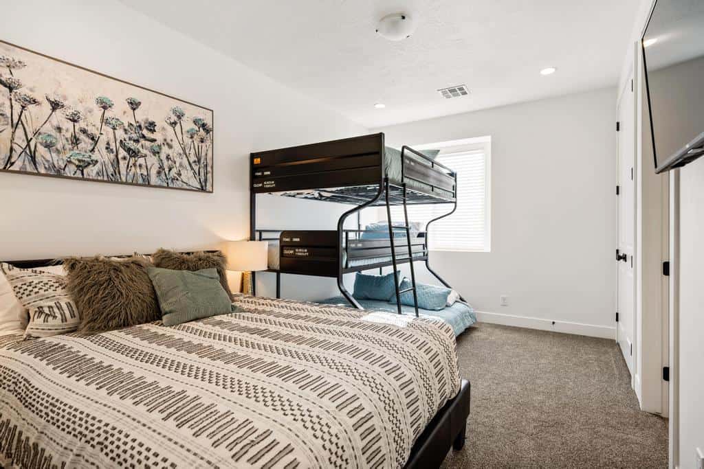 2nd Floor Bedroom 1 F/T/Q, 1Q