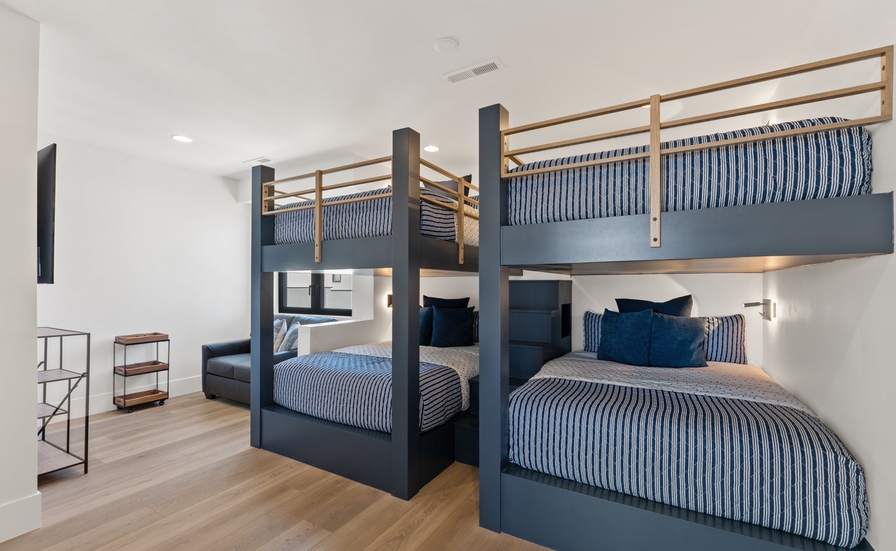 2 Queen over Queen Bunk Room