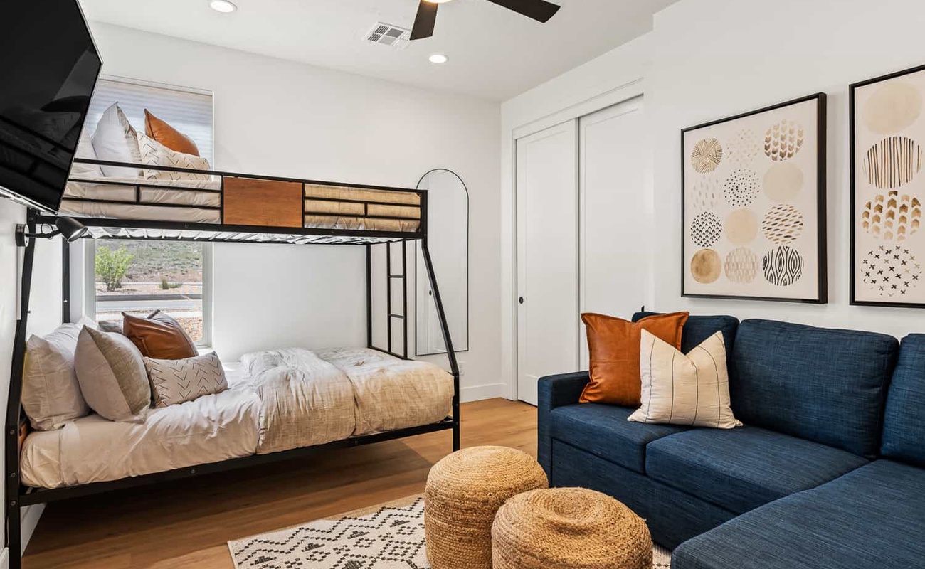 Bunk Room 1T/F Bunk, 1F SS (M)