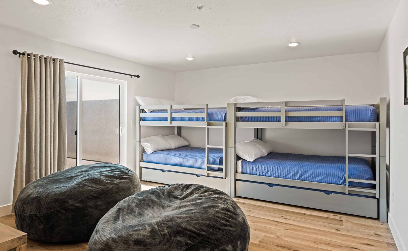 Entertainment Area/Bunk Beds