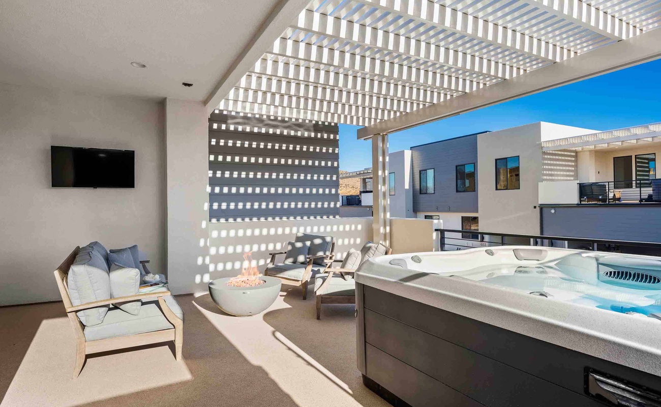 Private Hot Tub / Pergola