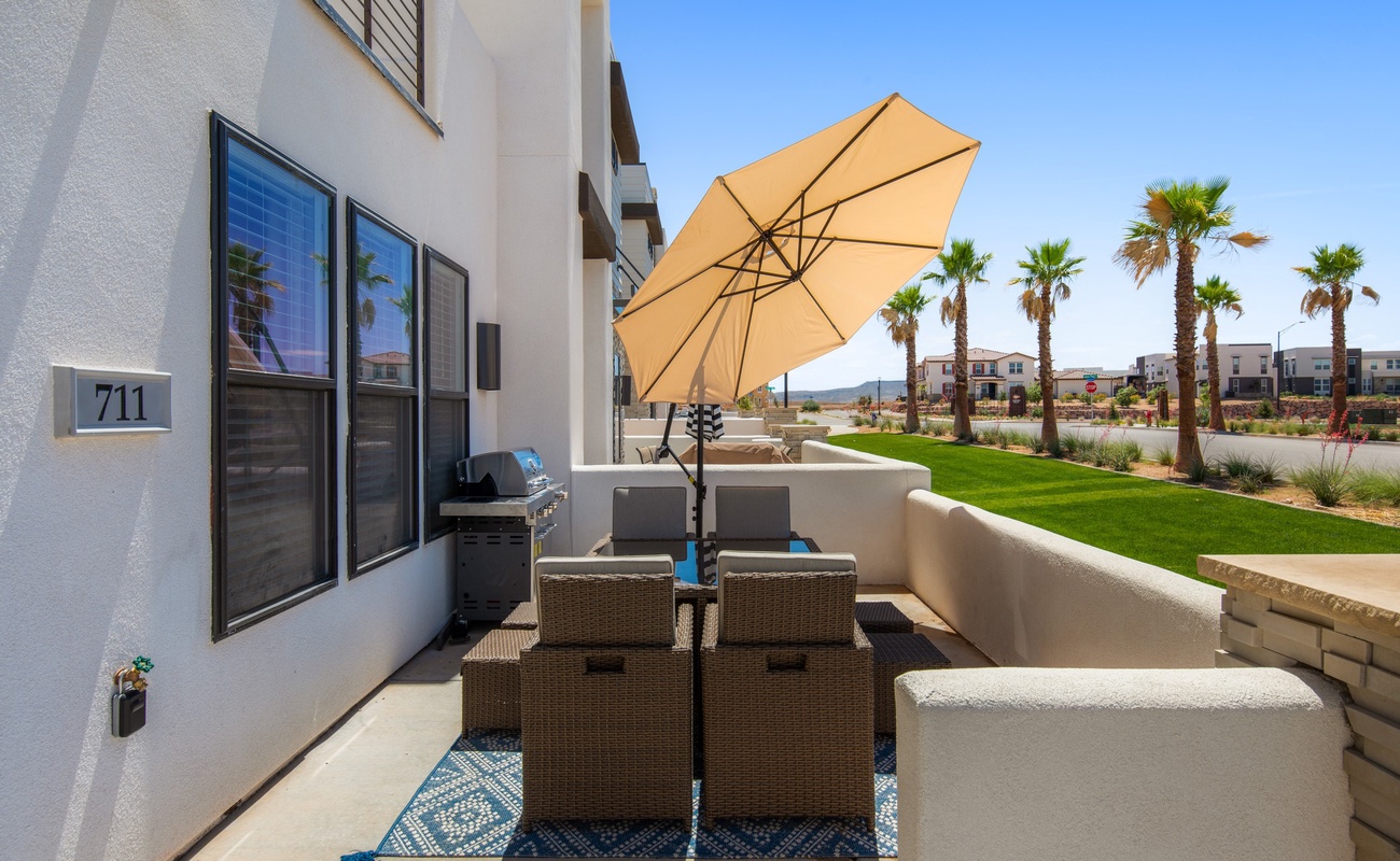 Porch Area / Patio / Grill