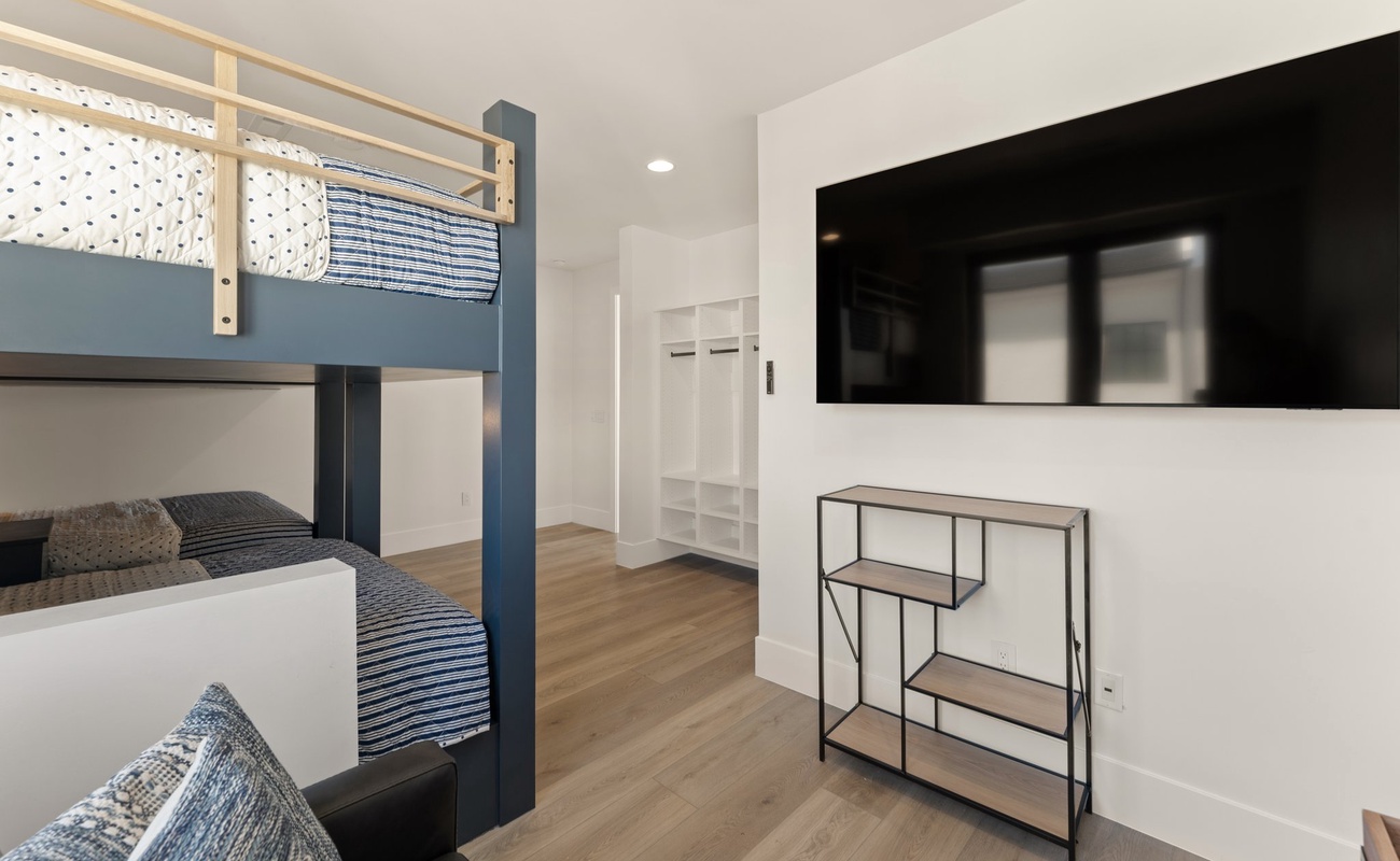 2 Queen over Queen Bunk Room