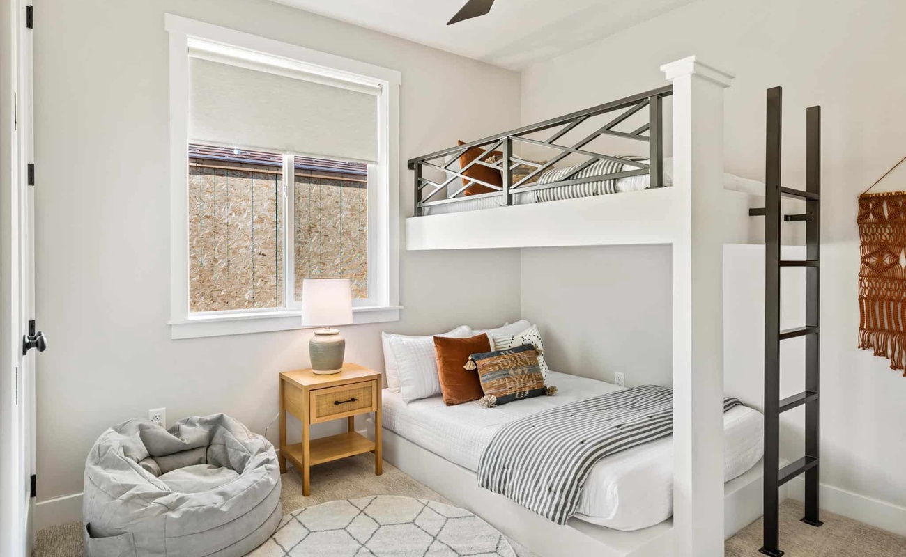 House 2: 1T/F Bunk Room #2