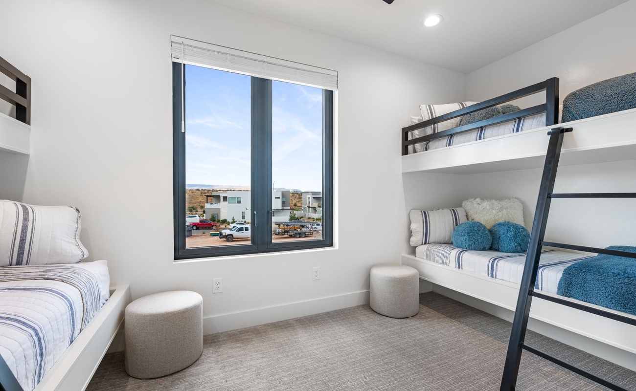 Bunk room - 1 T/Q, 4 T/T