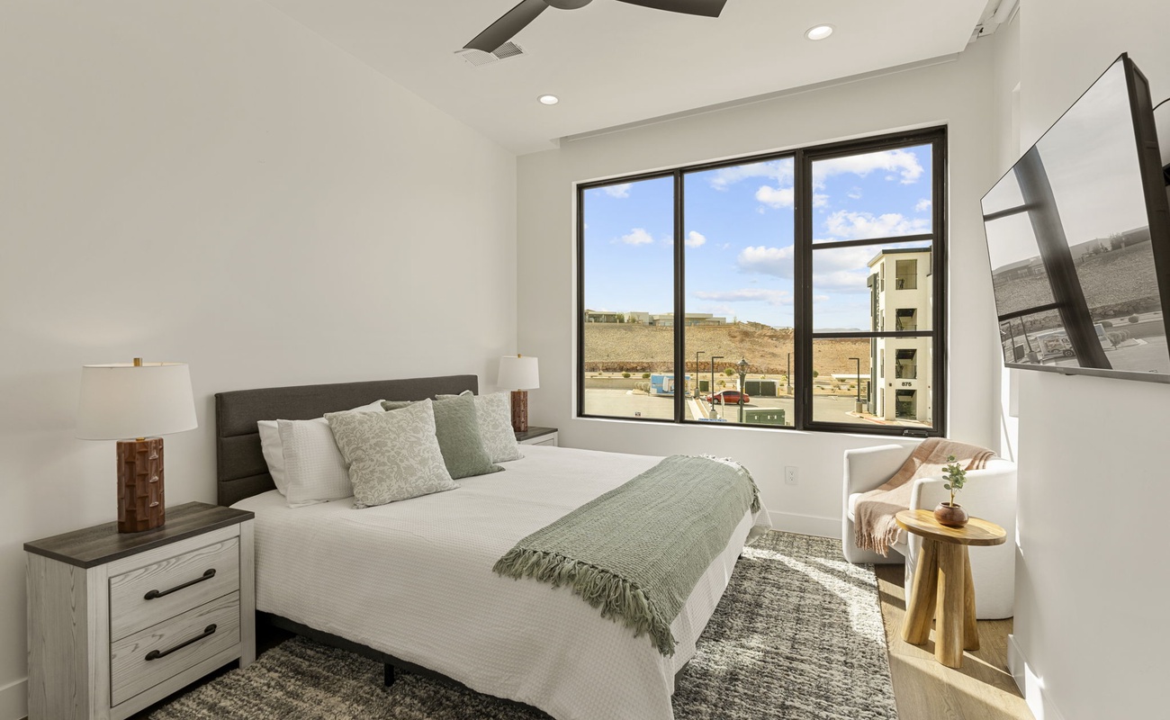 Unit B - King Bedroom