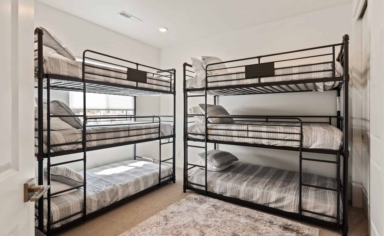 2 Twin/Twin/Twin Bunk Room