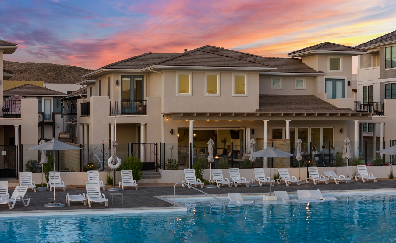 Lagoon-Front Access from Backyard