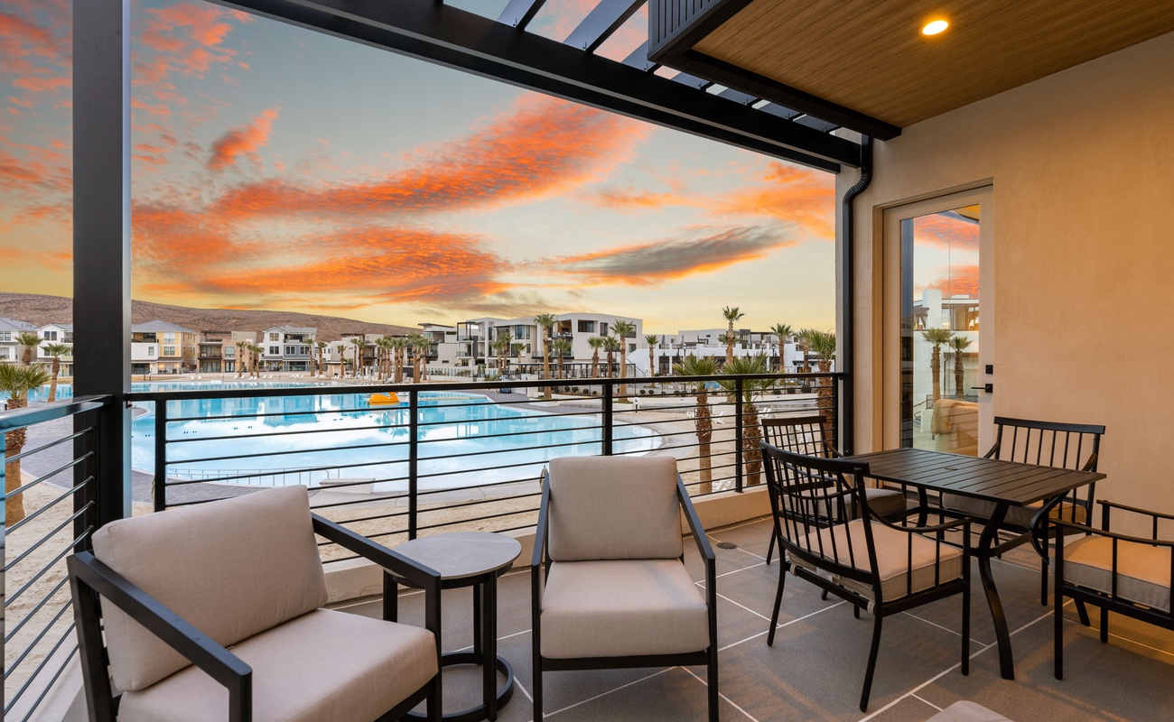 Unit B - Outdoor Seating