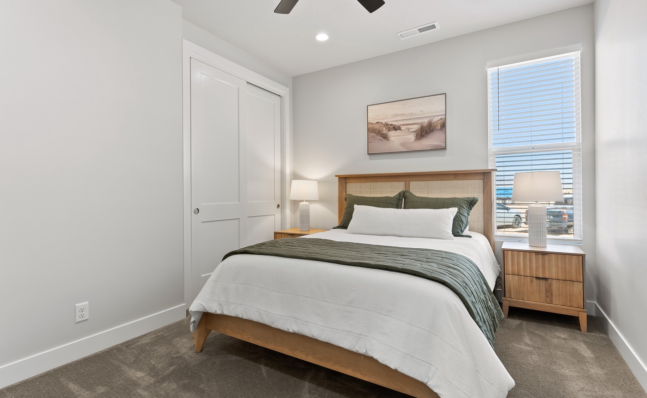 Level 1 Queen Bedroom