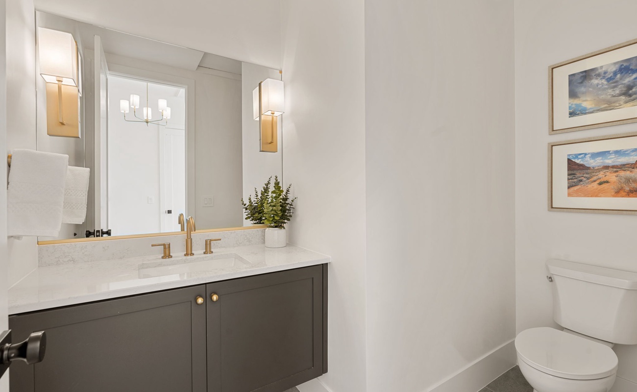 Unit B - Bathroom