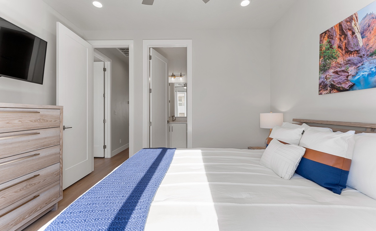 Queen Bedroom