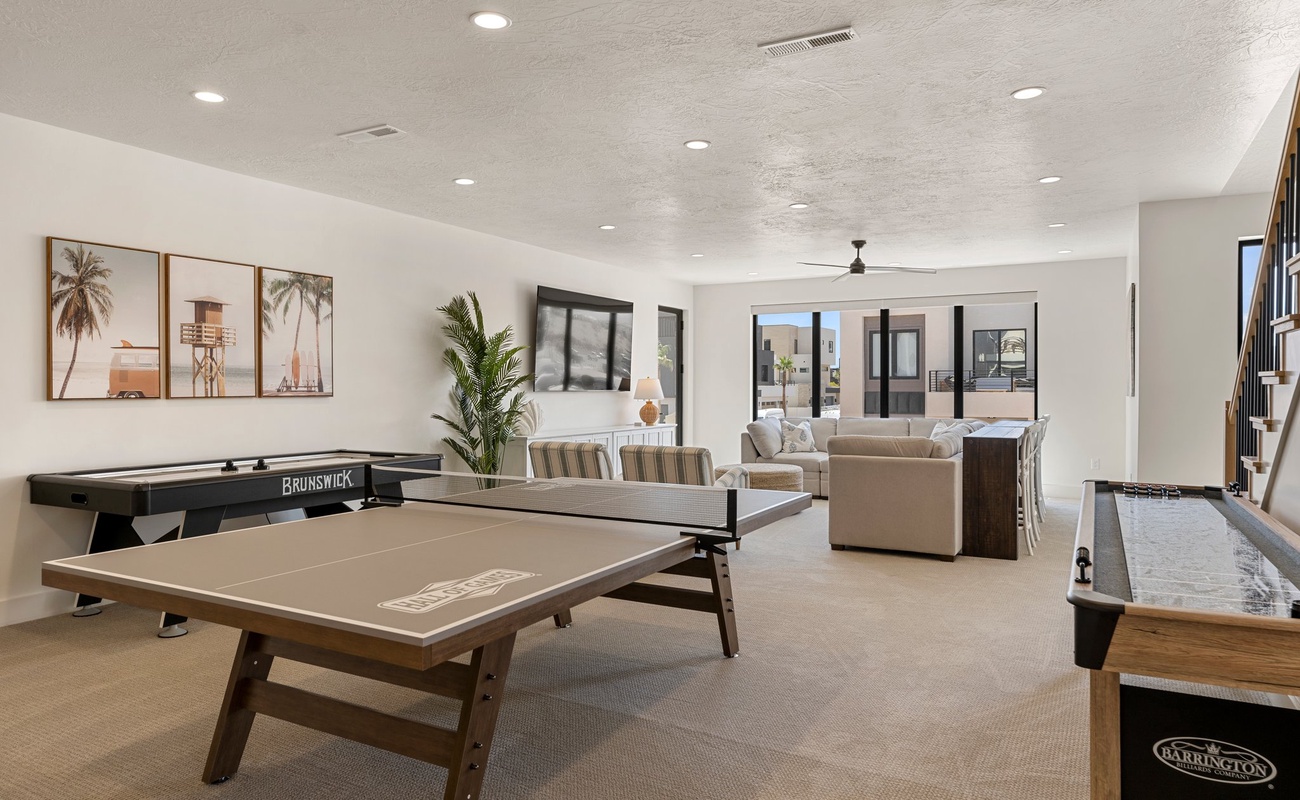 2nd Floor Family Room - Ping ong