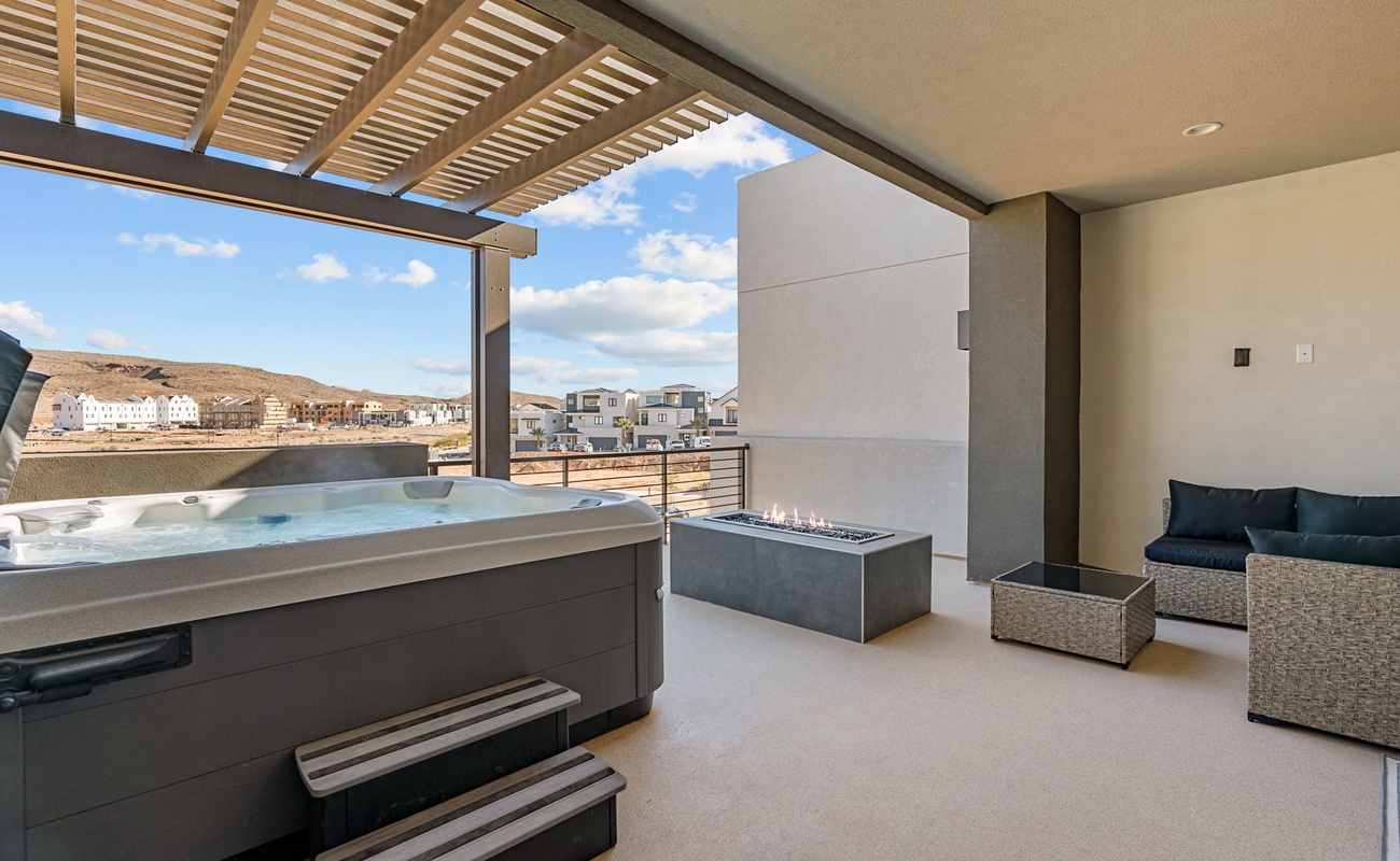 Private Hot Tub + Fire Table