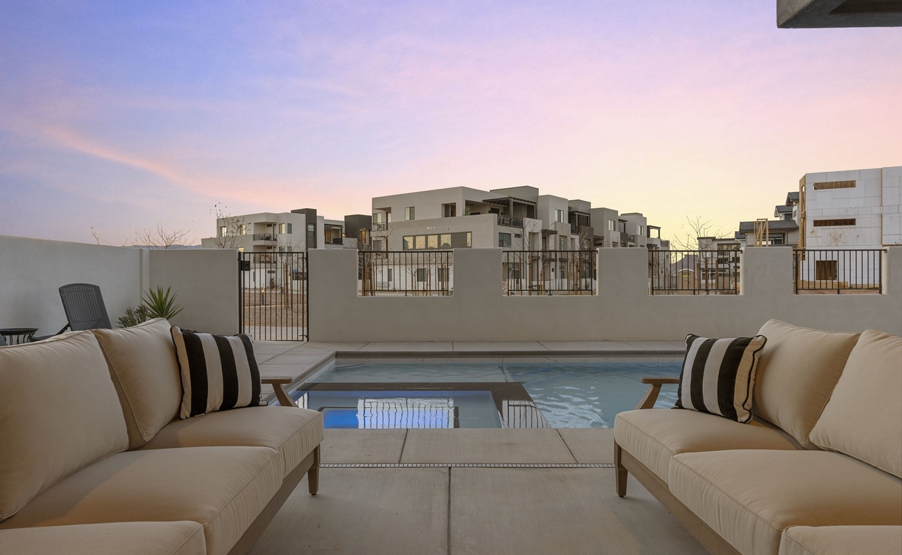 House 1: Private Pool