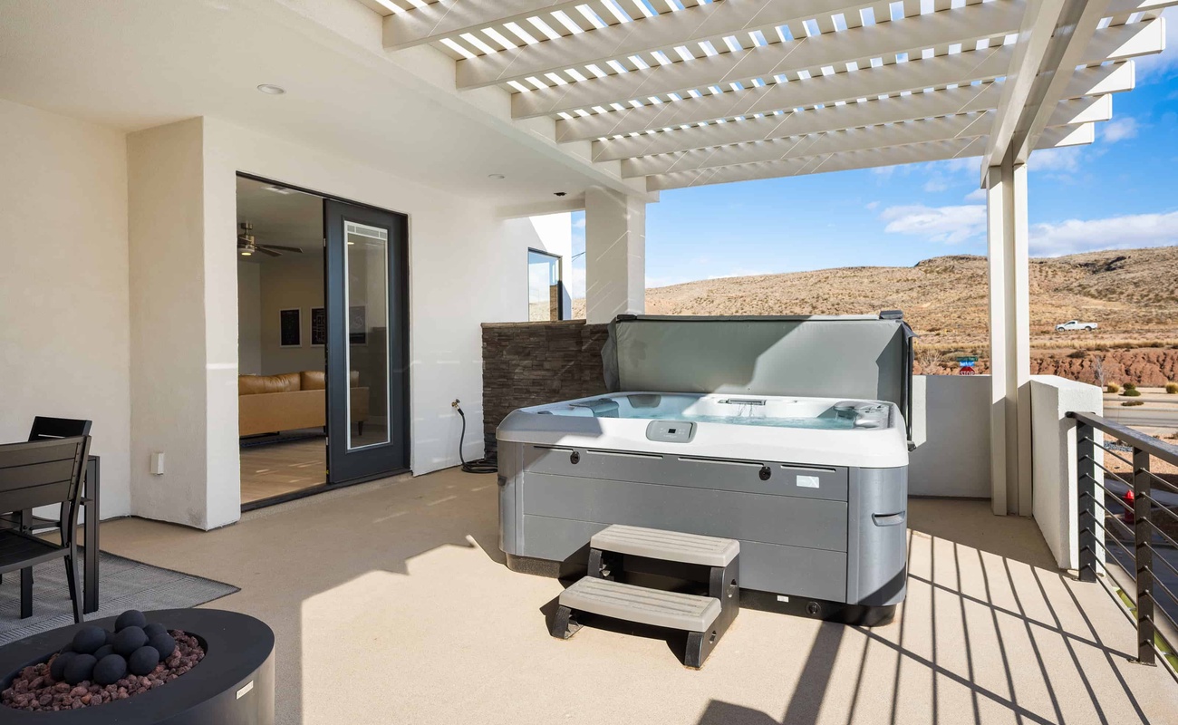 Outdoor Patio, TV, Fire Pit, Private Hot Tub