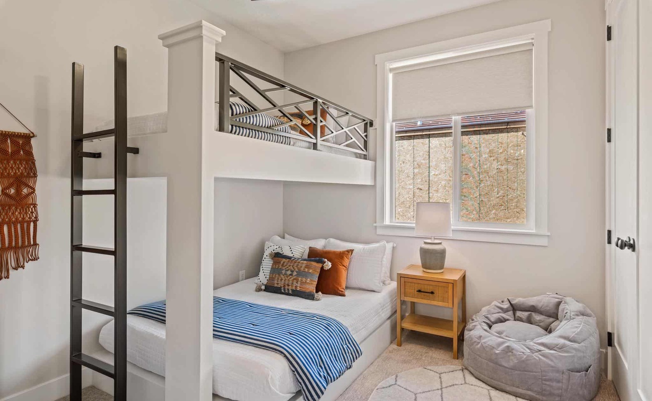 House 2: 1T/F Bunk Room #1