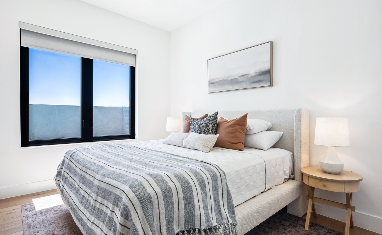 King Bedroom / Attached Bathroom