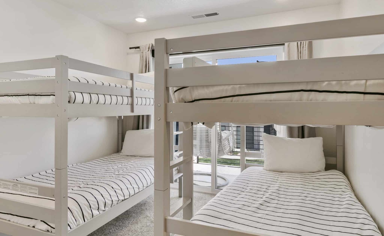 Bedroom with 2 Twin/Twin Bunks