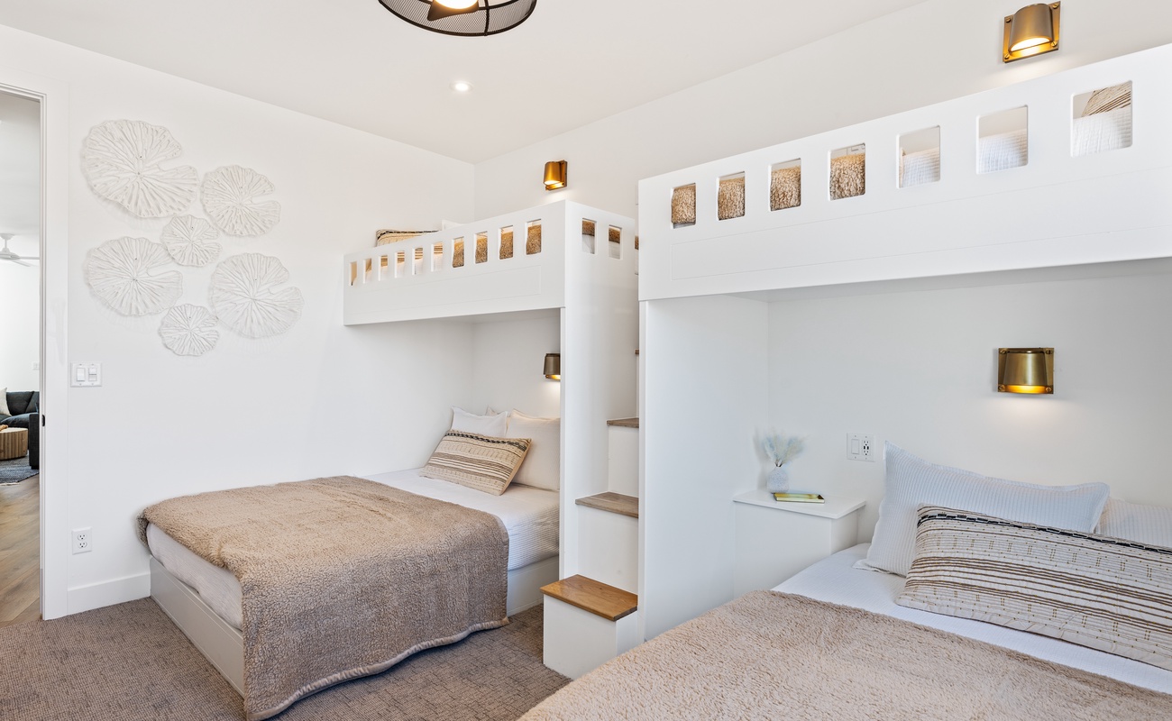 2 Twin/Queen Built in Bunks